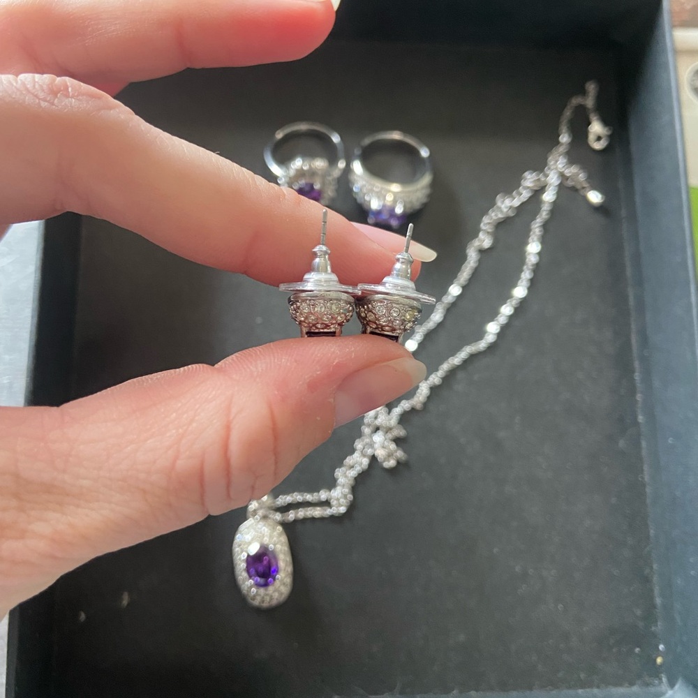 Elegant Silver and Purple Jewelry Set - Picture 2 of 4